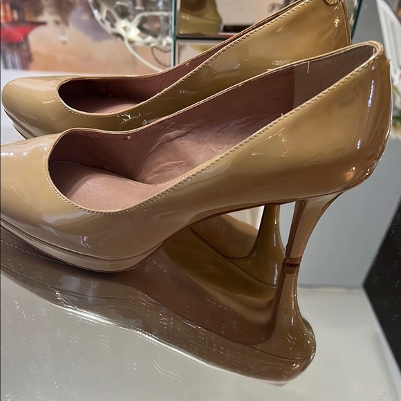 Vince Camuto Tan Heels Classic Pumps - Picture 16 of 16